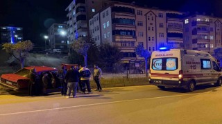 Sinop'ta otomobil ağaca çarptı: 1 yaralı
