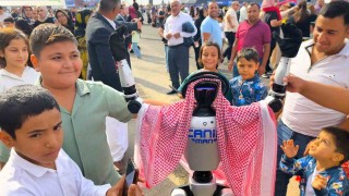 TEKNOFEST'te CANİKMAN rüzgarı: Puşi taktı, dans etti