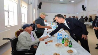 Vali Karakaya'dan ulu çınarlara anlamlı ziyaret