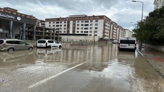 Yol göle döndü, sürücüler yön değiştirdi